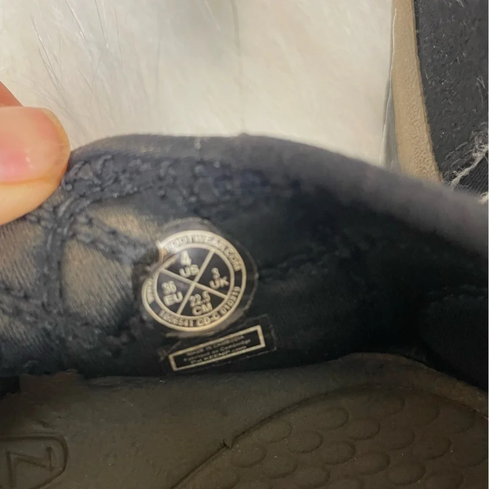 Keen Boys Black and army green shoes